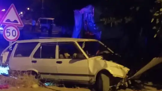 Hafif ticari araç takla attı: 1 ölü, 1 yaralı