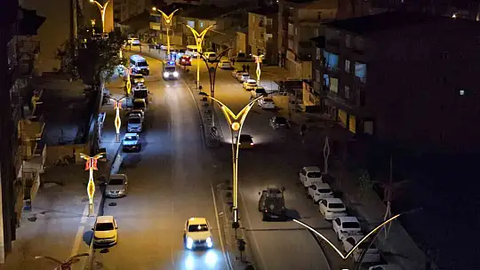 Hakkari'de iki araç kafa kafaya çarpıştı: 8 yaralı