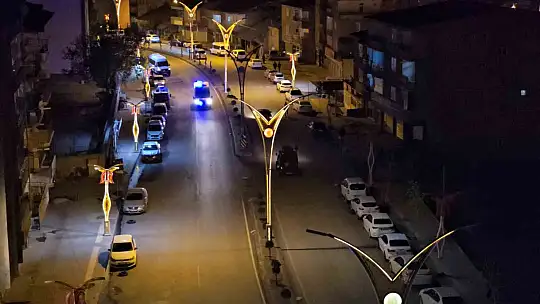 Hakkari'de iki araç kafa kafaya çarpıştı: 8 yaralı