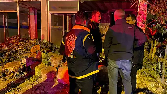 Adıyaman'da orta hasarlı binada hırsızlık yaptılar! Yakayı ele verdiler