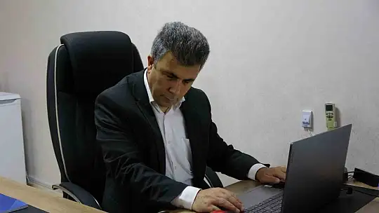 Hayatını görme engelli eşine adadı