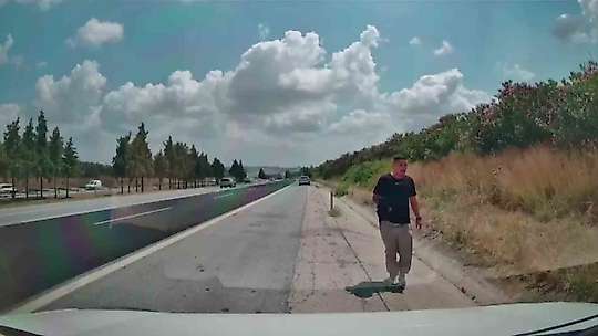 Hırsız aracı soydu, kuzeni kendini memur olarak tanıtıp sürücüye