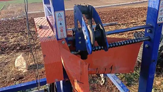 Hortum sarma makinesine kolu sıkışan işçi kurtarıldı