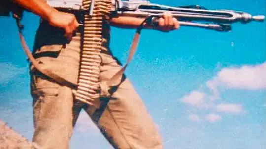 İki ayağını kaybetti, güvercinlerle hayata bağlandı