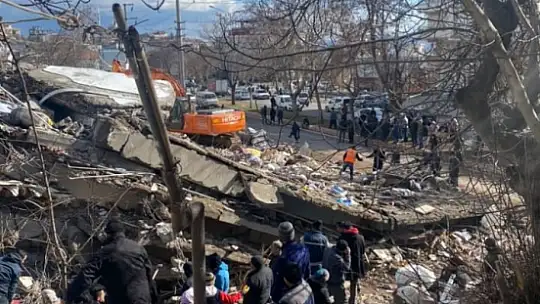İki oğlunu kaybeden depremzede baba: