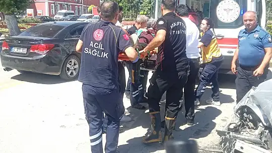 İki otomobil çarpıştı: 4 kişi yaralandı