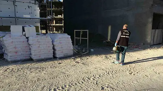İnşaatta asansör boşluğuna düşen işçi yaralandı