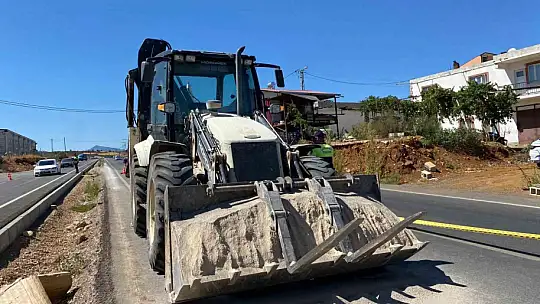 İş makinesi kardeşlere çarptı: 2 yaşındaki Hatice öldü, abisi ağır yaralandı