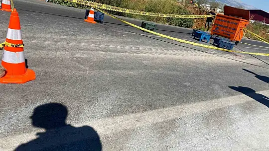İş makinesi kardeşlere çarptı: 2 yaşındaki Hatice öldü, abisi ağır yaralandı