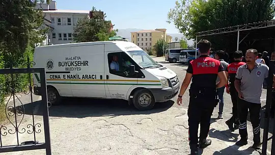 İş makinesinin altında kalan operatör hayatını kaybetti