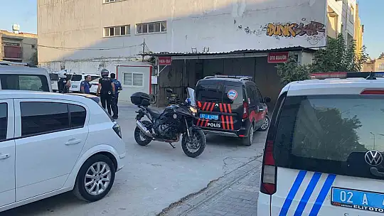 Adıyaman'da bir kişi İş yerinde oturduğu esnada silahlı saldırıya uğradı