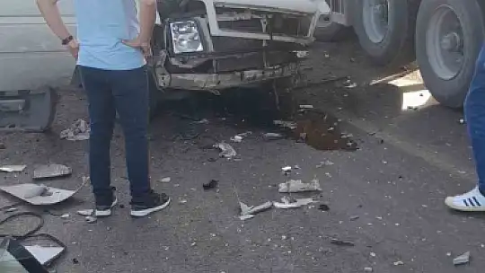 Adana'da işçi servisiyle kamyon çarpıştı! 3 kişi vefat etti 8 kişi yaralandı