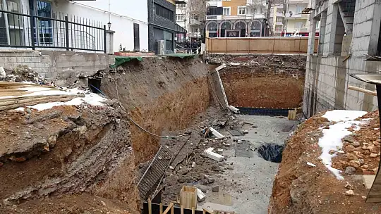 İstinat duvarı çöken bina havadan görüntülendi