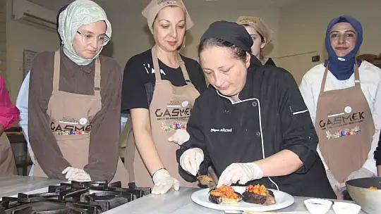Kadınlar dünya mutfağının inceliklerini öğreniyor