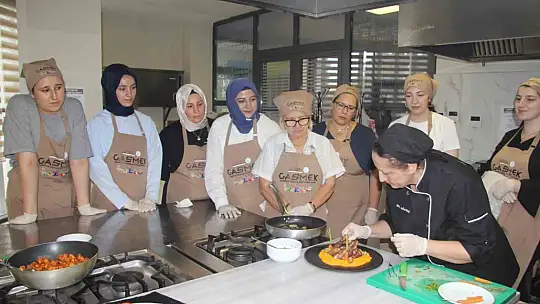 Kadınlar dünya mutfağının inceliklerini öğreniyor