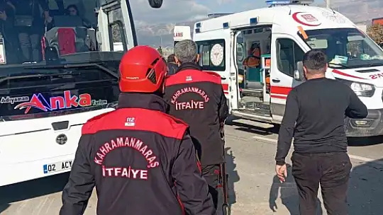 Kahramanmaraş'ta aracın çarptığı halk otobüsü devrildi: 13 yaralı