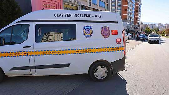 Kahramanmaraş'ta göğsünden çıkardığı tabancayla 2 kadını yaraladı