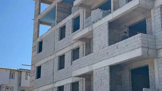 Kahramanmaraş'ta inşattan düşen işçi hayatını kaybetti