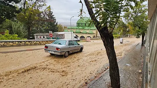 Kahramanmaraş'ta sağanak etkili oldu, su taşkınları yaşandı