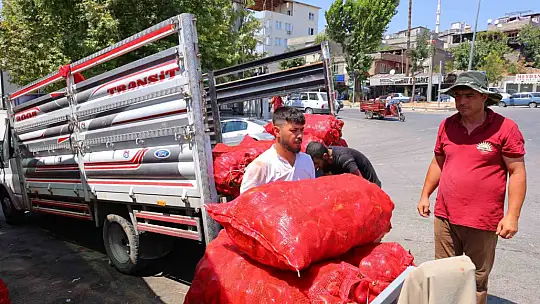 Kahramanmaraş'ta salça telaşı başladı: Tarladan pazara, pazardan sofralara uzanan yolculuk