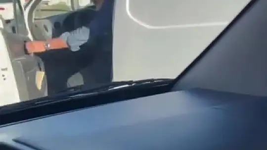 Kahramanmaraş'ta trafik kavgası: Aracın camını yumruklayıp kırdı
