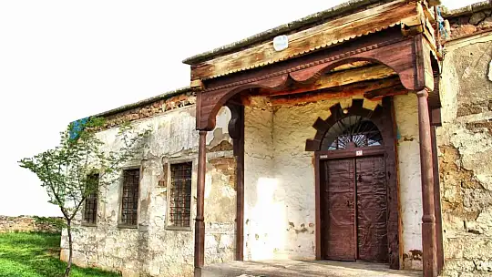 Kahramanmaraş'ta yıllara meydan okuyan evler görüntülendi