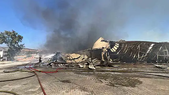 Kahramanmaraş'taki kağıt fabrikası yangını kontrol altına alındı