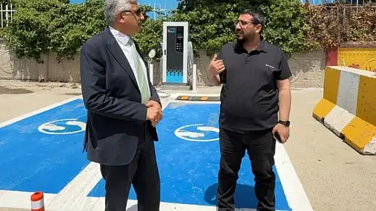 Kahta Belediyesi ilk akıllı şarj istasyonunu kurdu