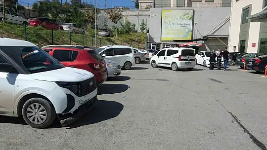 Kalp krizi geçiren sürücü 7 araca çarptı