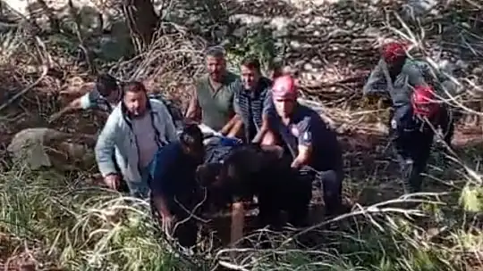 Kamyon uçuruma yuvarlandı, sürücü hayatını kaybetti