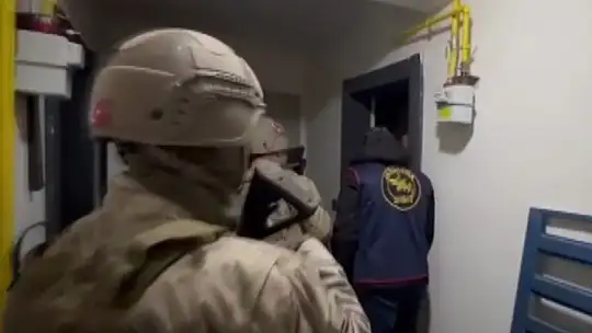 Kardeşini öldürüp bir kişiyi yaralamıştı, 22 yıl sonra yakalandı