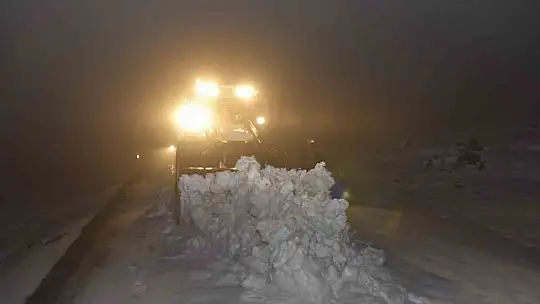 Karla kapanan kırsal mahalledeki diyaliz hastasına belediye ekipleri ulaştı