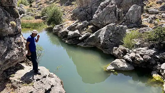 Kayaların arasında oluştu, manzarasıyla büyülüyor