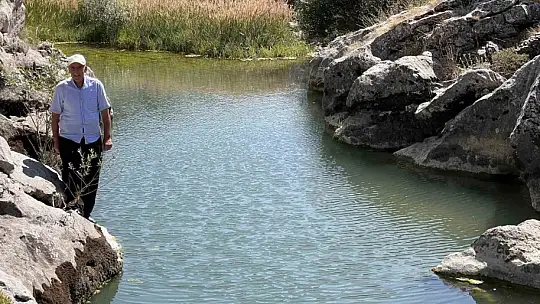 Kayaların arasında oluştu, manzarasıyla büyülüyor