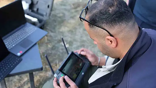 Kaybolan otizmli çocuk, termal dronlarla aranıyor