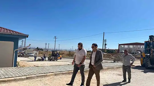 Besni Kaymakamı Partal, yol yapım çalışmalarını inceledi