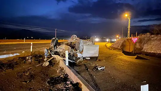 Kazada Fiat Tofaş ikiye ayrıldı: 2 yaralı