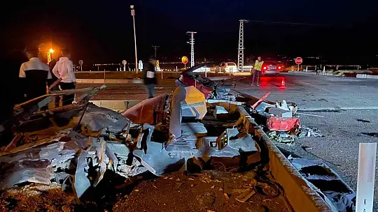 Kazada Fiat Tofaş ikiye ayrıldı: 2 yaralı