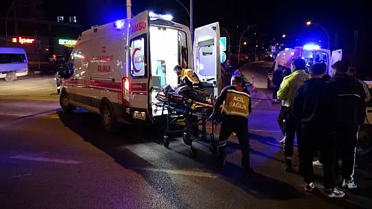 Kazaya karışan sürücü aracı bırakıp kaçtı: 3 yaralı