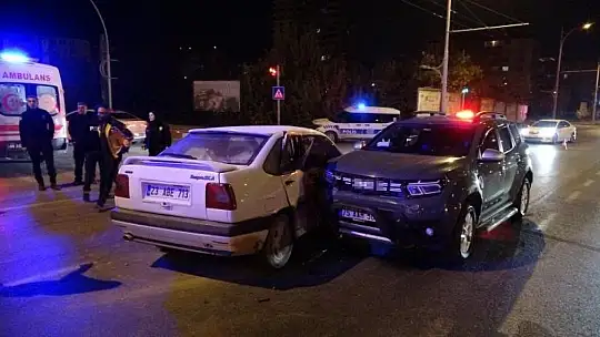 Kazaya karışan sürücü aracı bırakıp kaçtı: 3 yaralı