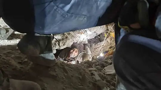 Kedi sesi sandı, bir çocuğun hayatı 40 saat sonra kurtarıldı