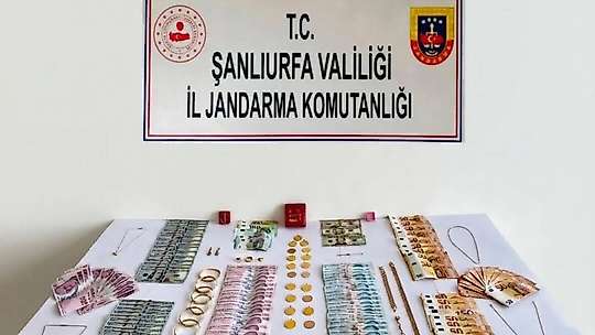 Kendilerini polis olarak tanıtan dolandırıcılar jandarmaya yakalandı