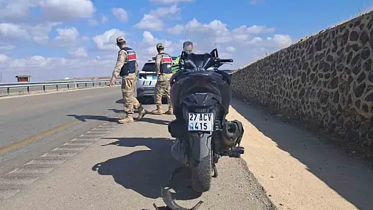 Kilis-Gaziantep karayolunda motosiklet kazası: 2 yaralı