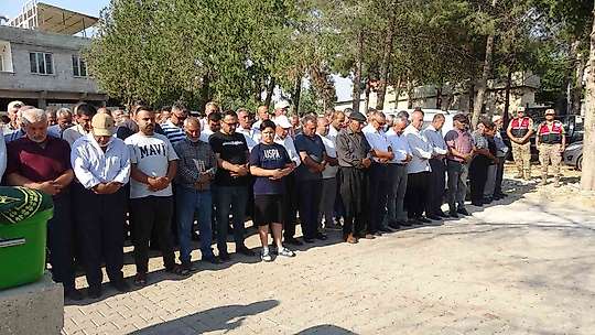 Kilis'te eşi tarafından silahla vurularak öldürülen kadın son yolculuğuna uğurlandı