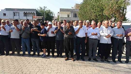 Kilis'te eşi tarafından silahla vurularak öldürülen kadın son yolculuğuna uğurlandı