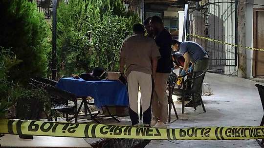 Kilis'te eşi tarafından silahla vurularak öldürülen kadın son yolculuğuna uğurlandı