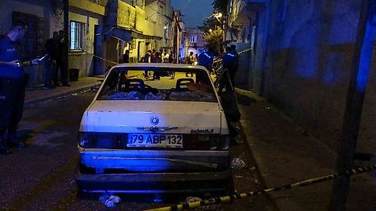 Kilis'te husumetli ailelerin kavgasında otomobil dehşeti: 2 yaralı