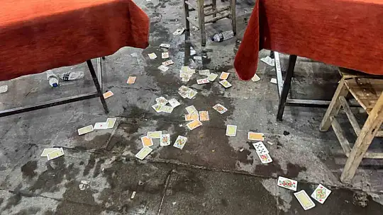 Kıraathanede bıçaklı saldırıya uğrayan amca ve yeğeni yaralandı