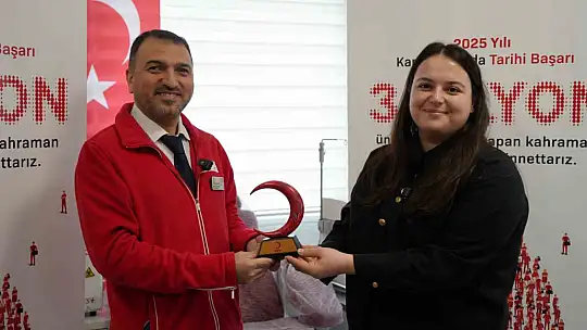 Kızılay'a 3 milyonuncu kan bağışı Gaziantep'ten