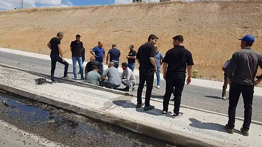 Kontrolden çıkan hafriyat kamyonu yön tabelasına çarptı: 1 yaralı